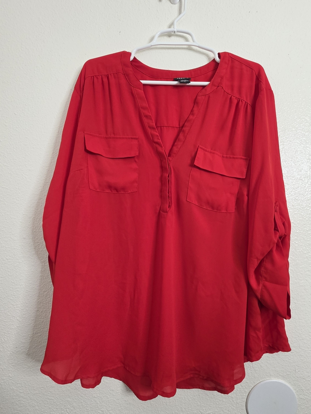 TORRID Red Georgette Tab Sleeve Henley Blouse Womens Plus Size 3 3X Pocket Stain